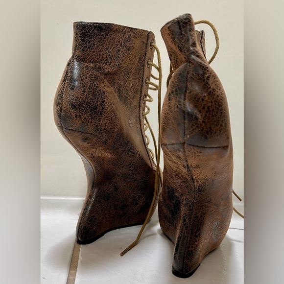 Brown heel-less lace up boots - Picture 3 of 6